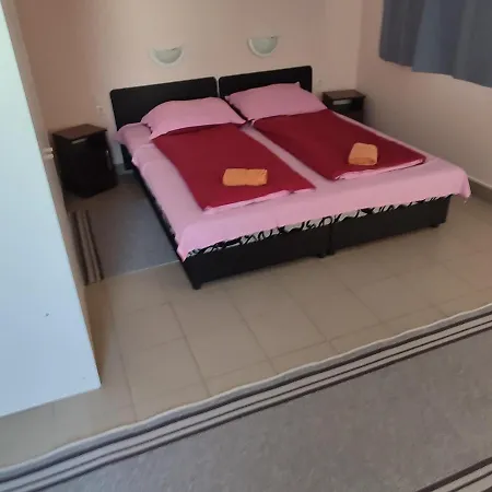 Cserke Gyoengye Apartment *