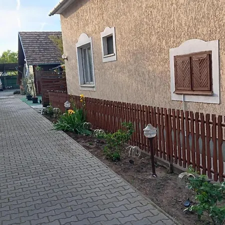 Cserke Gyoengye Apartment Cserkeszolo